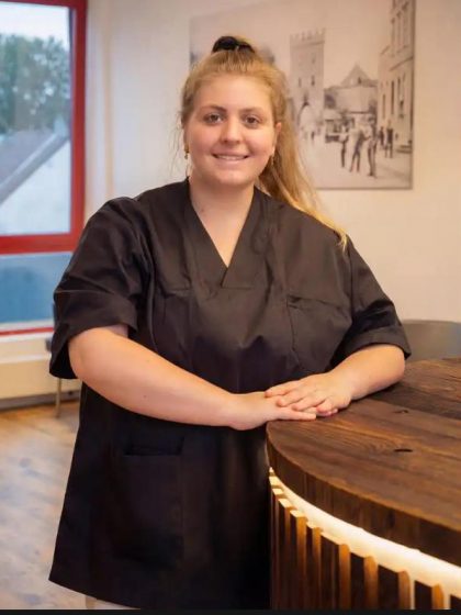 Alina Hinz Zahnmedizinische Fachangestellt / Prophylaxe